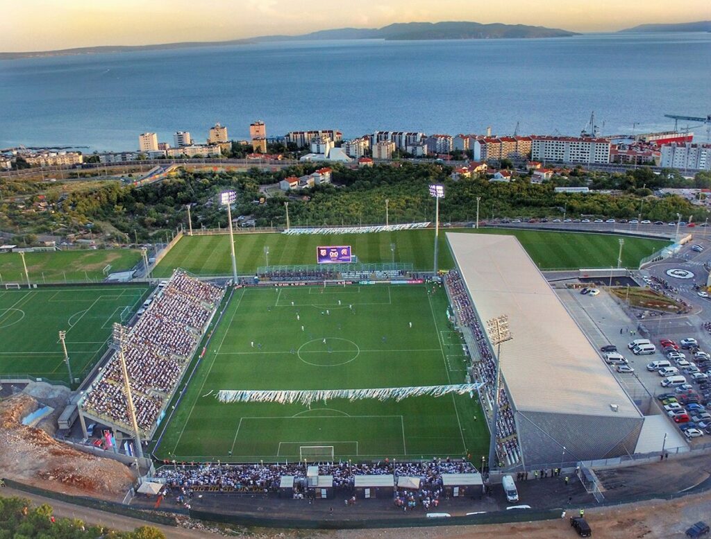 Vista aérea del estadio Rujevica en Rijeka, Croacia.