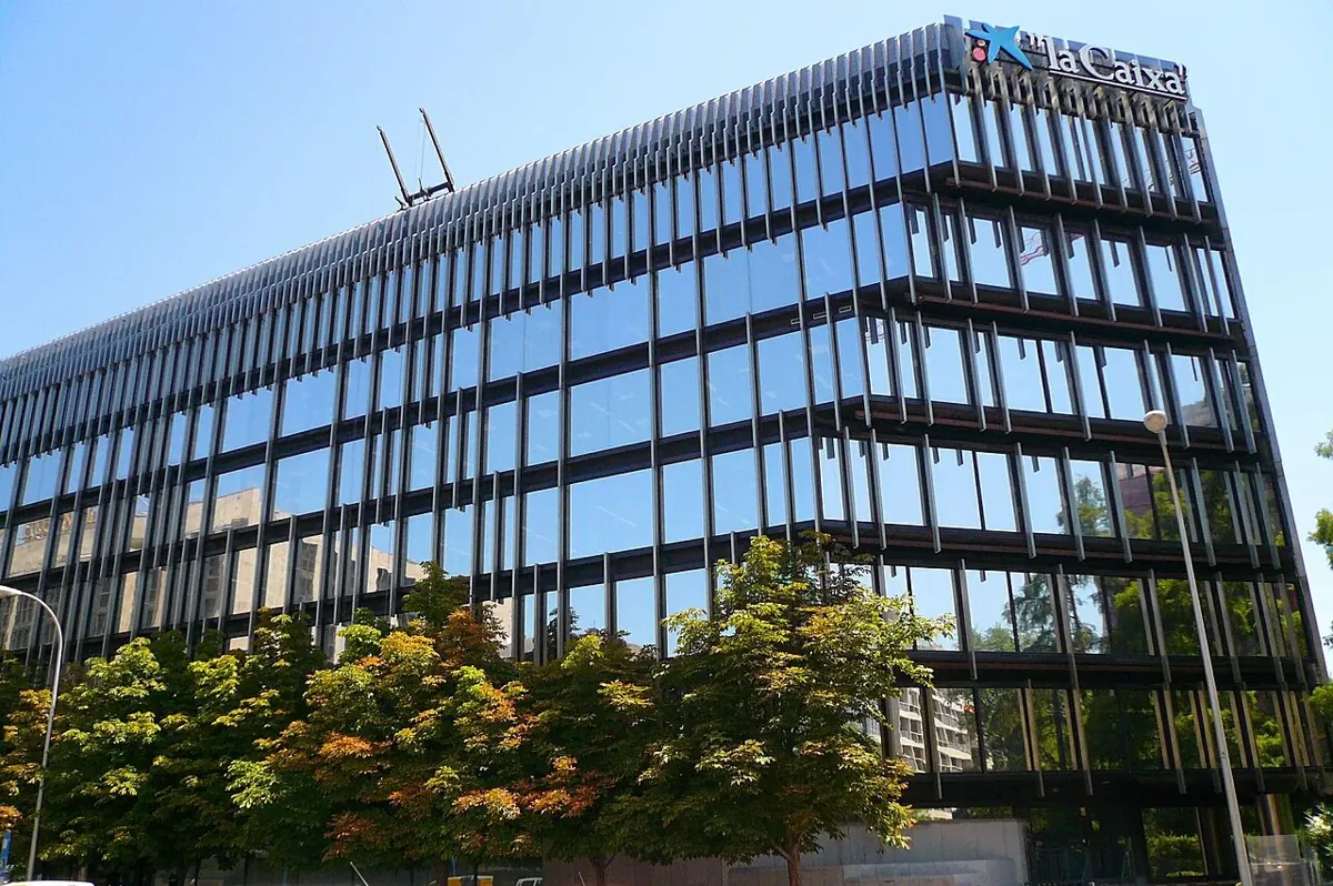 CaixaBank realiza el primer pago entre bancos con IA en España